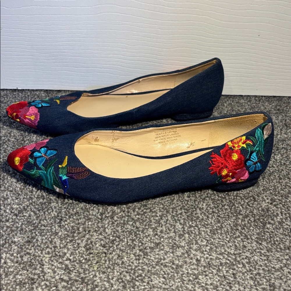 Nine West Navy Embroidered Pointed-Toe Flats size 6M - Picture 7 of 13